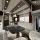 Intérieur moderne d'un camping-car avec salon et cuisine équipée.
