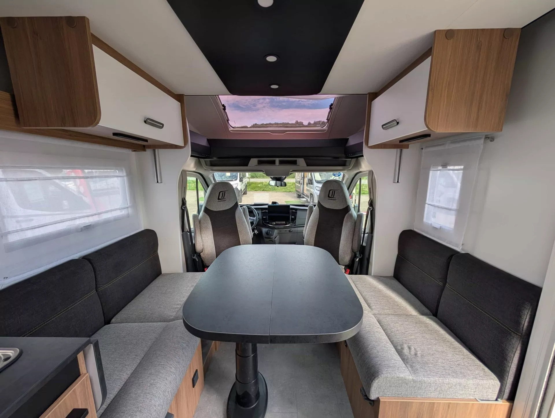 Challenger 318 graphite edition 2027 3