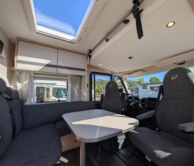 Dethleffs globebus i6 gt white 4