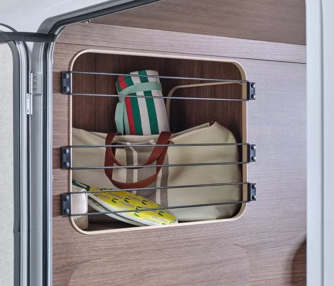 Rangement de caravane avec sac et accessoires de voyage