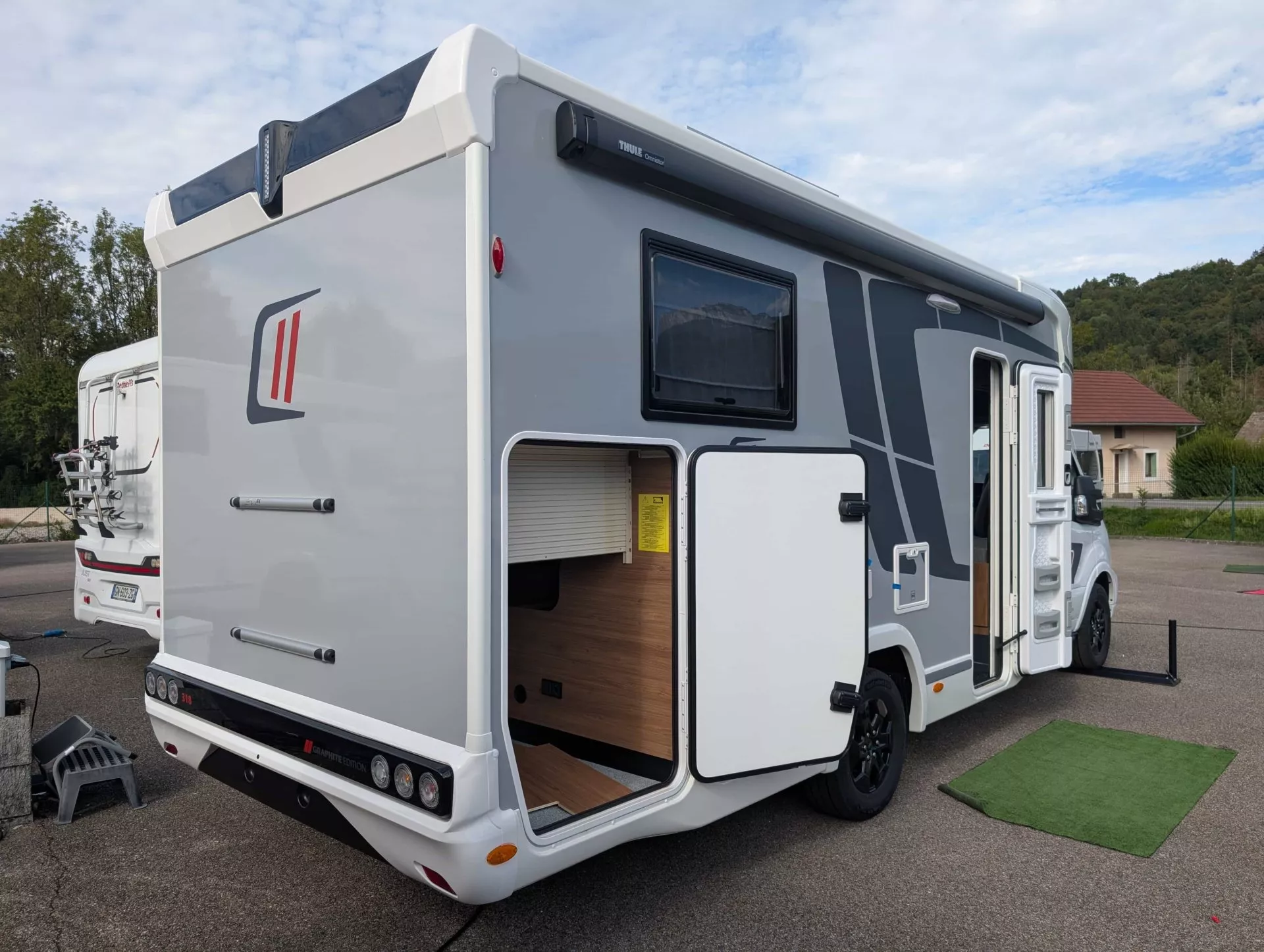 Challenger 318 graphite edition 2027 2