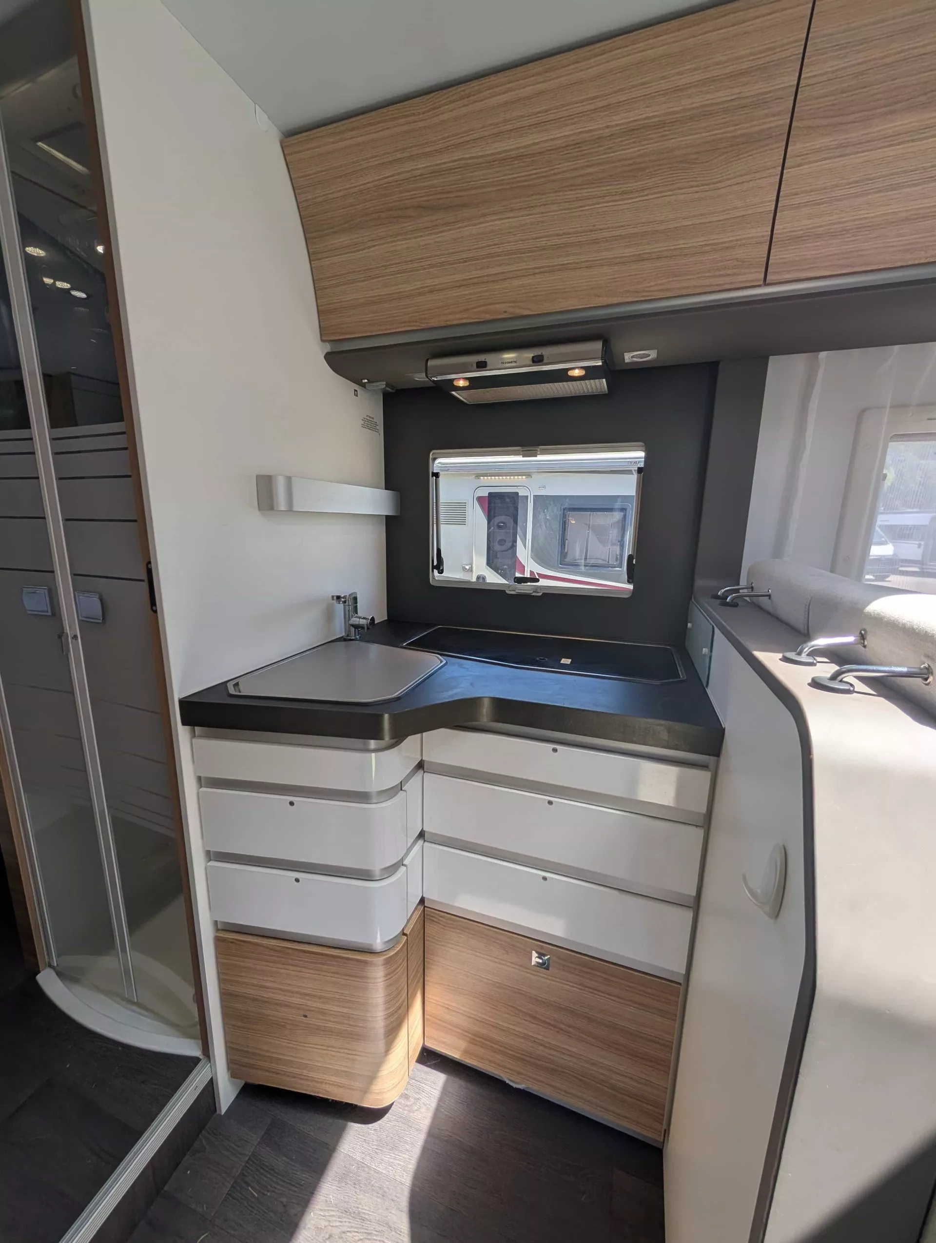 Adria sonic axess 700 sc 4