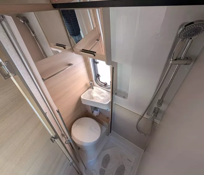 V114m sport salle de bain