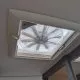 Ventilateur de plafond intégré dans un camping-car moderne
