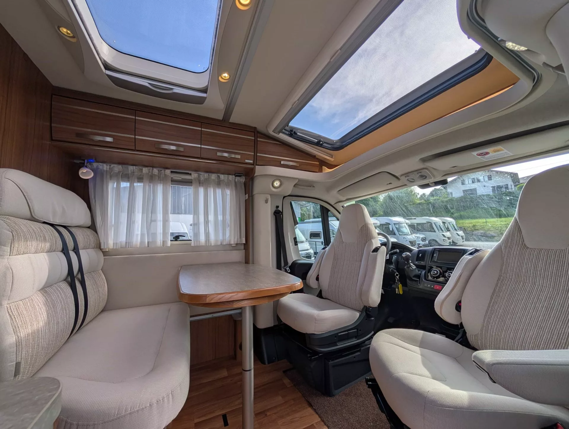 Hymer exsis t414 crossover poclain 2015 14