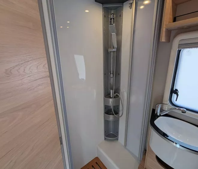 Dethleffs globebus i6 gt white 7