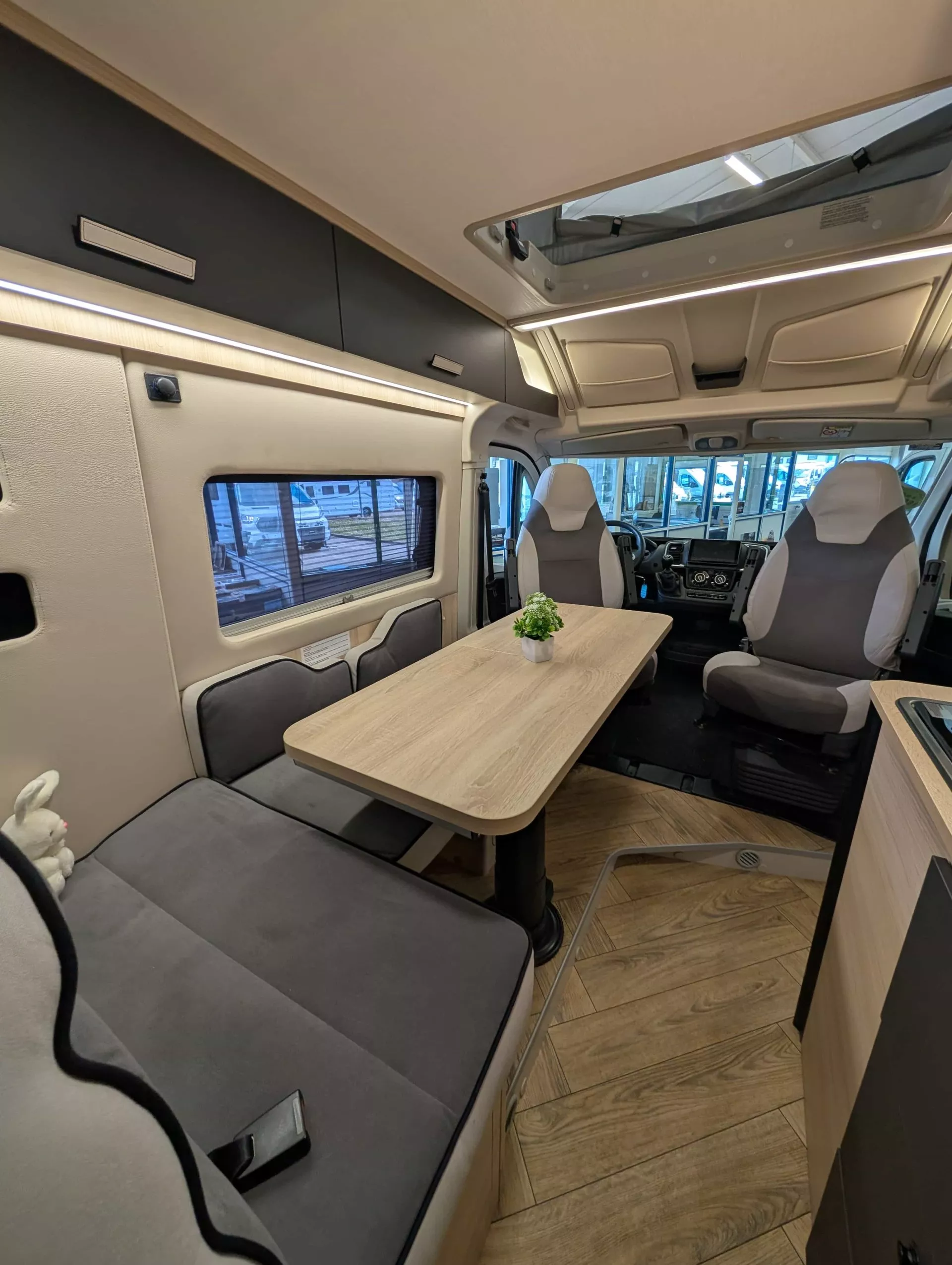 Challenger f s salon