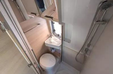 V114m sport salle de bain