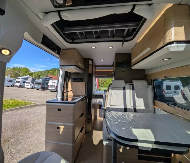 Magellan 643 air saphir interieur