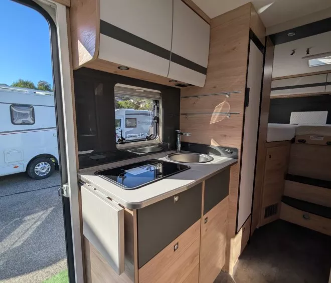 Dethleffs globebus i6 gt white 5