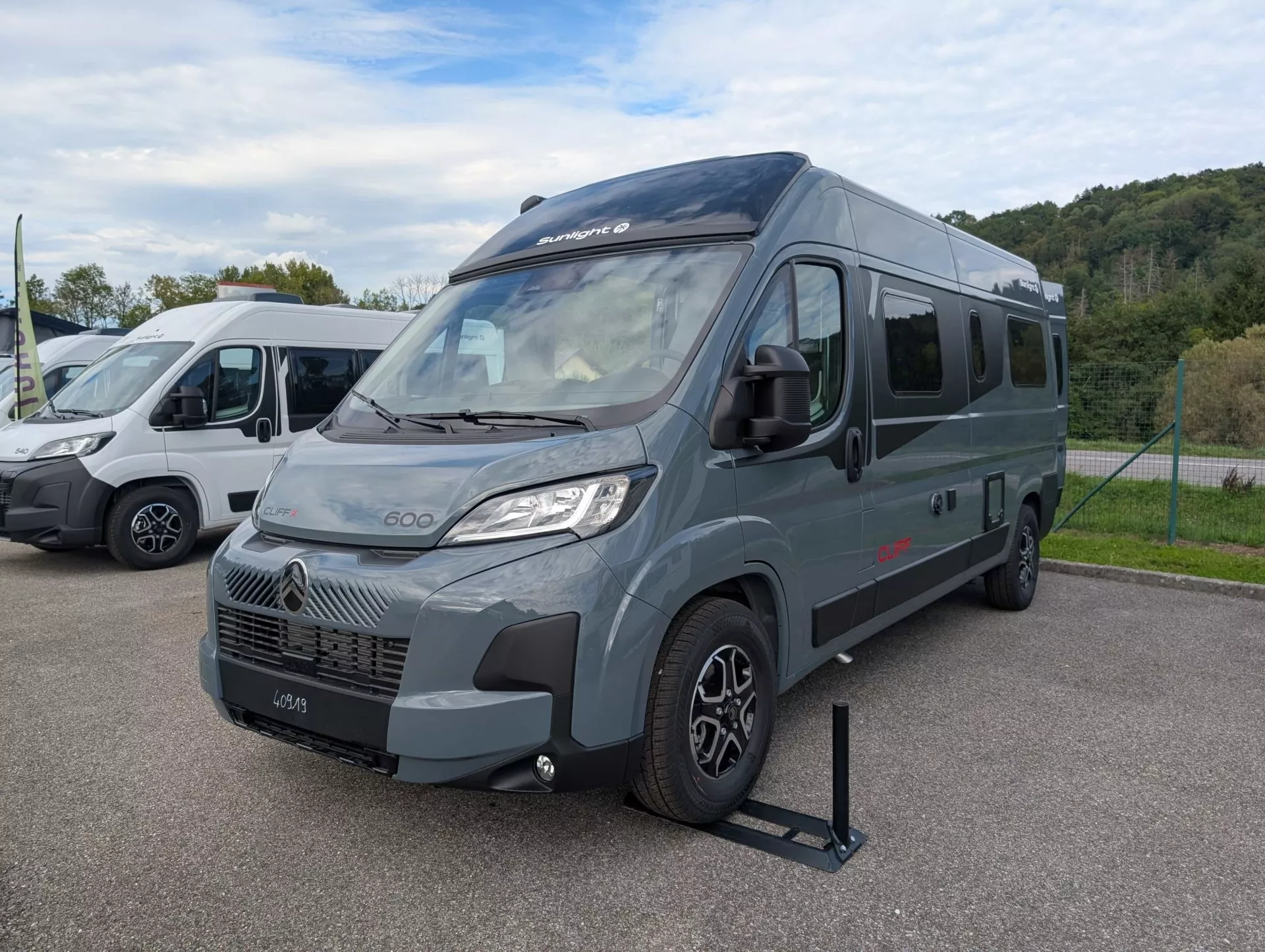 Sunlight cliff 600 x gris thunder performance grey 2