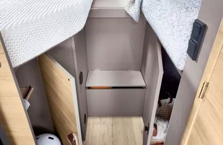 Camping car itineo cj660 penderie