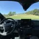 Intérieur d'un véhicule Ford avec vue sur un paysage champêtre