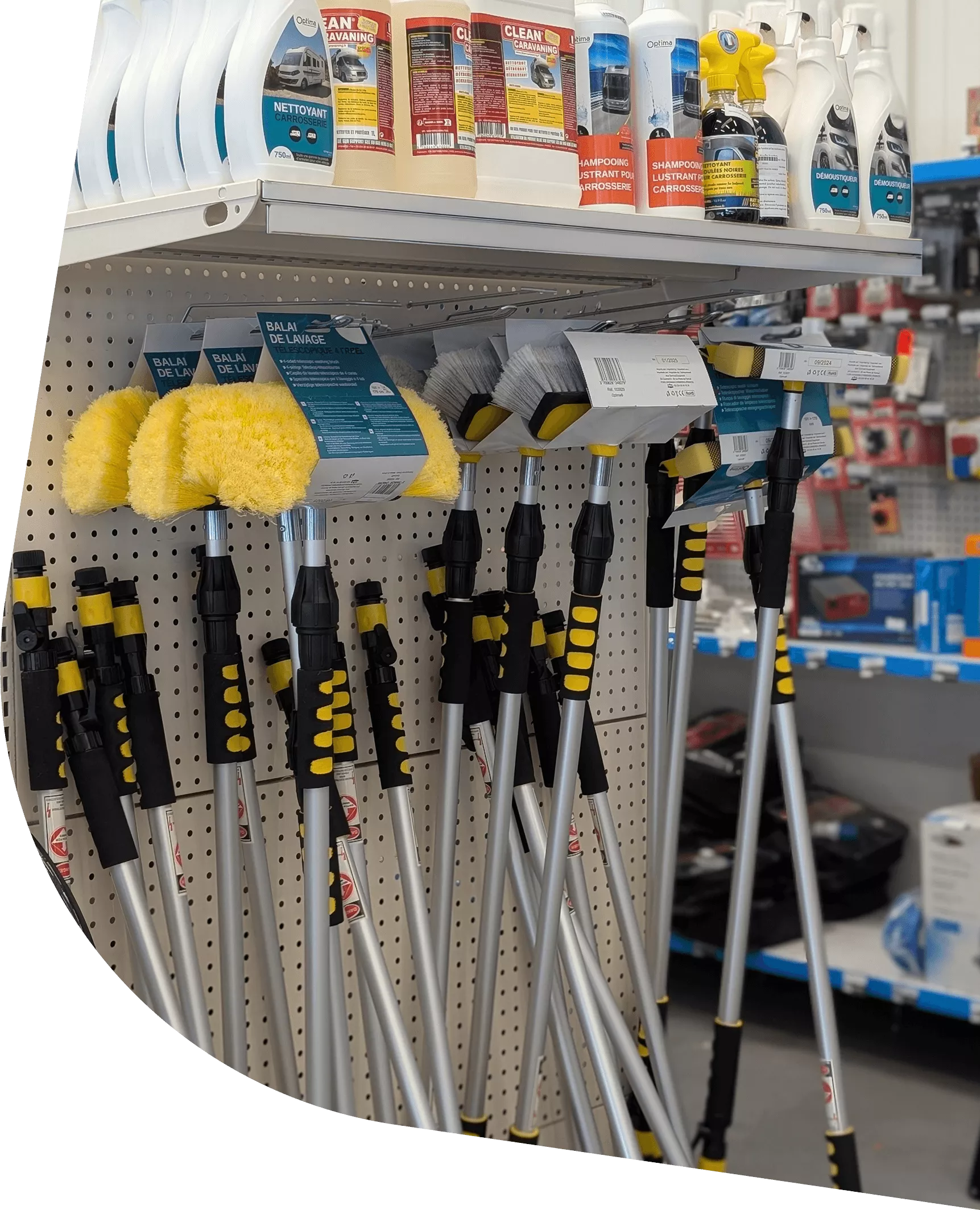 Balais de lavage et produits d'entretien automobile en rayon